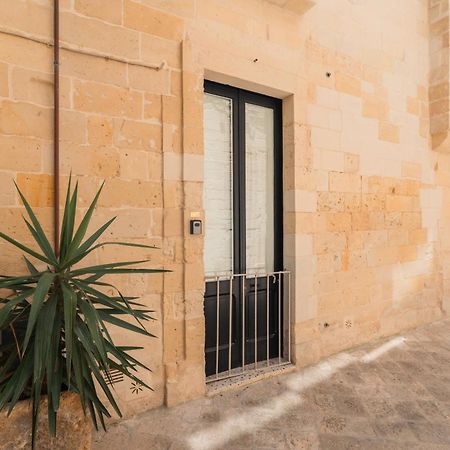 Donna Cristina Historic Apartment Lecce Exteriör bild