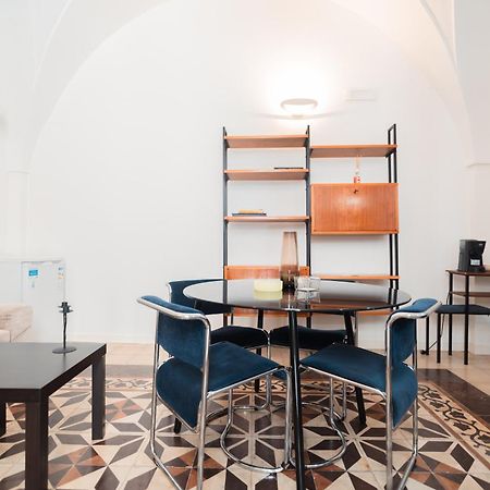 Donna Cristina Historic Apartment Lecce Exteriör bild